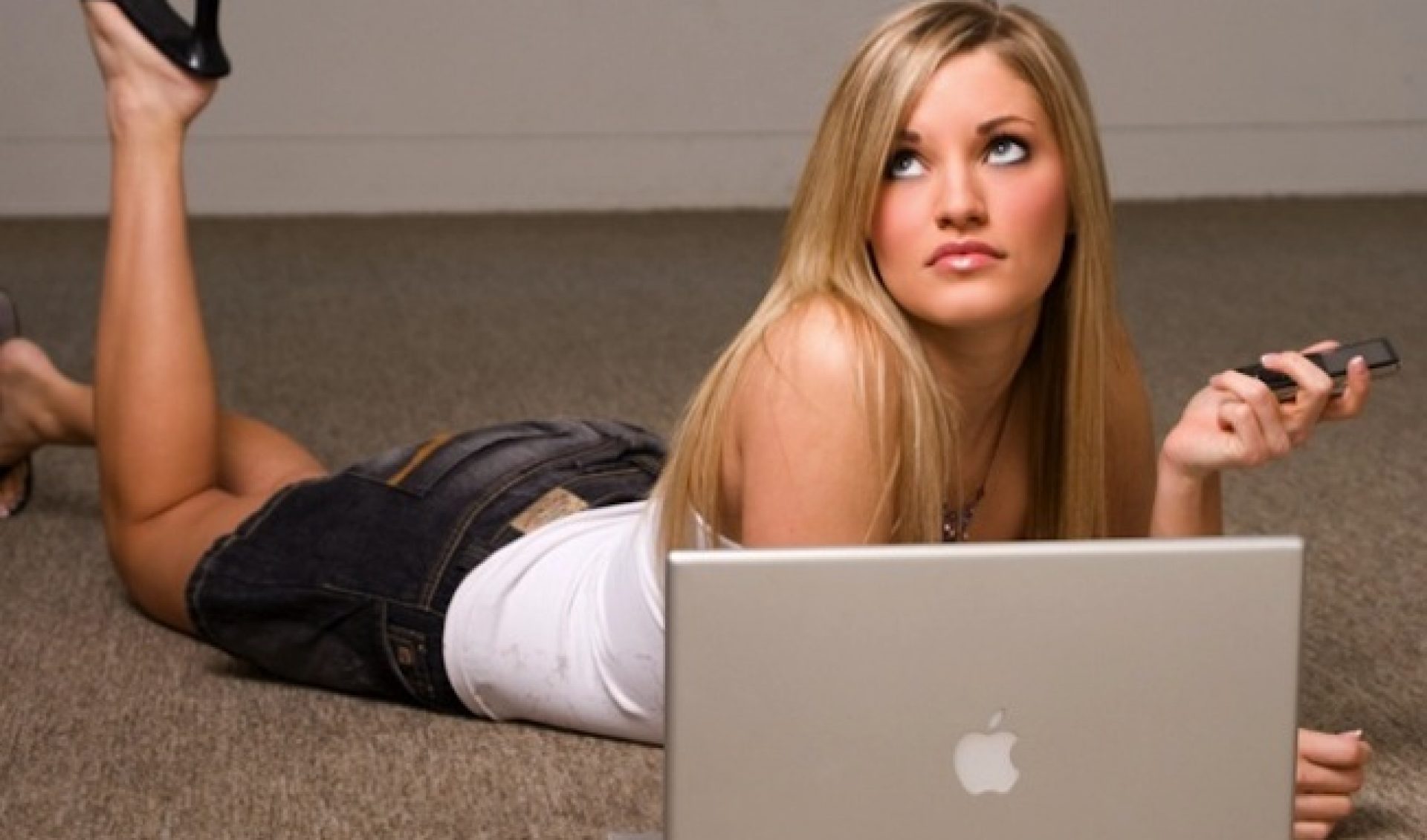 iJustine Jumpstarts YouTube Next Vlogger Program