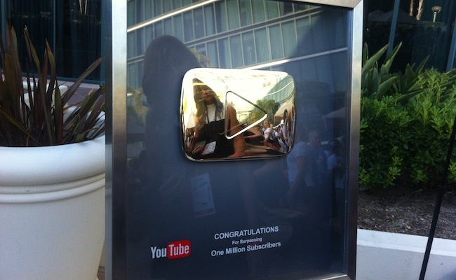 Youtube Gives 24 Karat Gold Play Button To Channels With 1m Subs