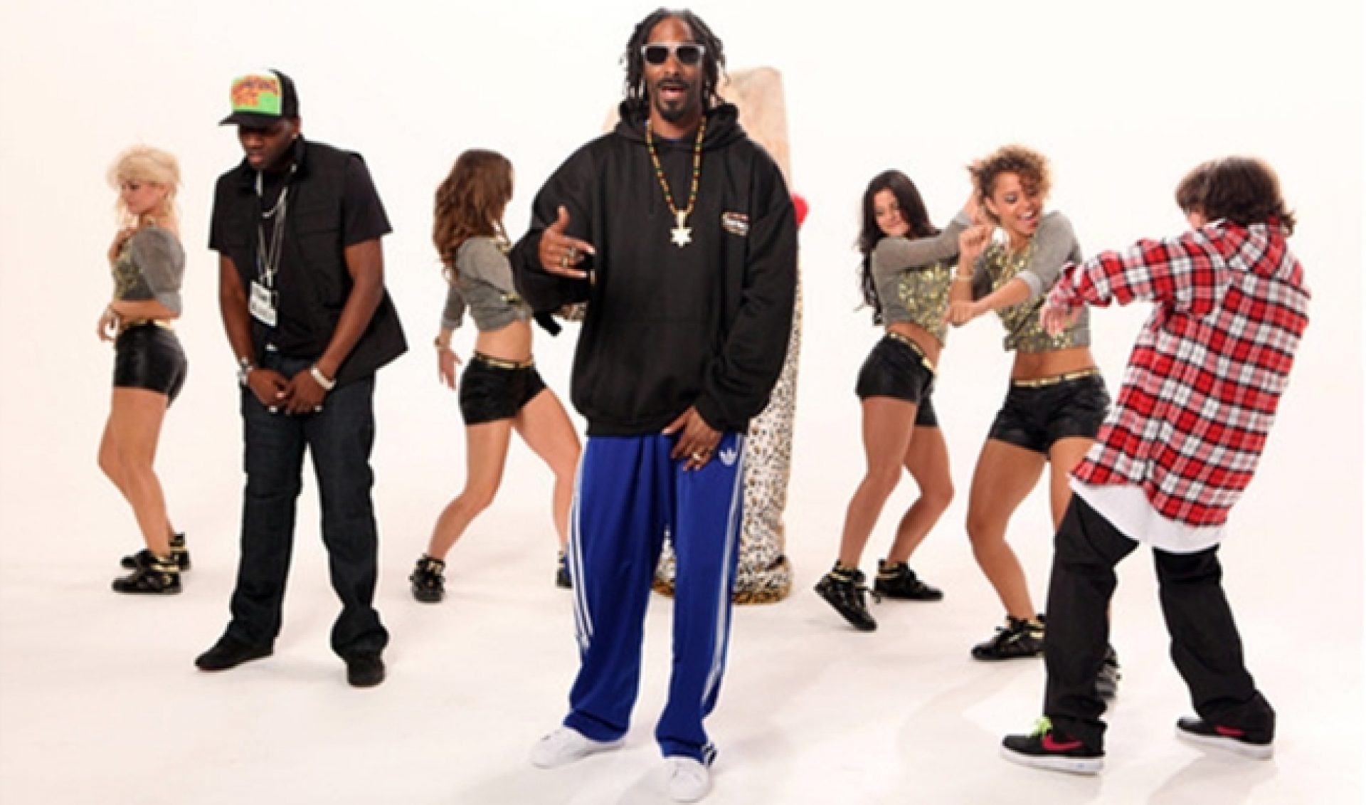 Snoop Dogg, DeStorm, Andy Milonakis Star In Hot Pockets Music Video