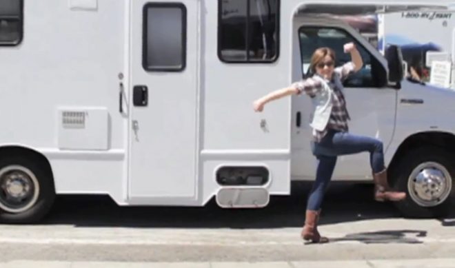 Hannah Hart Kicks Off Tour, Tells Fans “Don’t Wait To Say Hello”