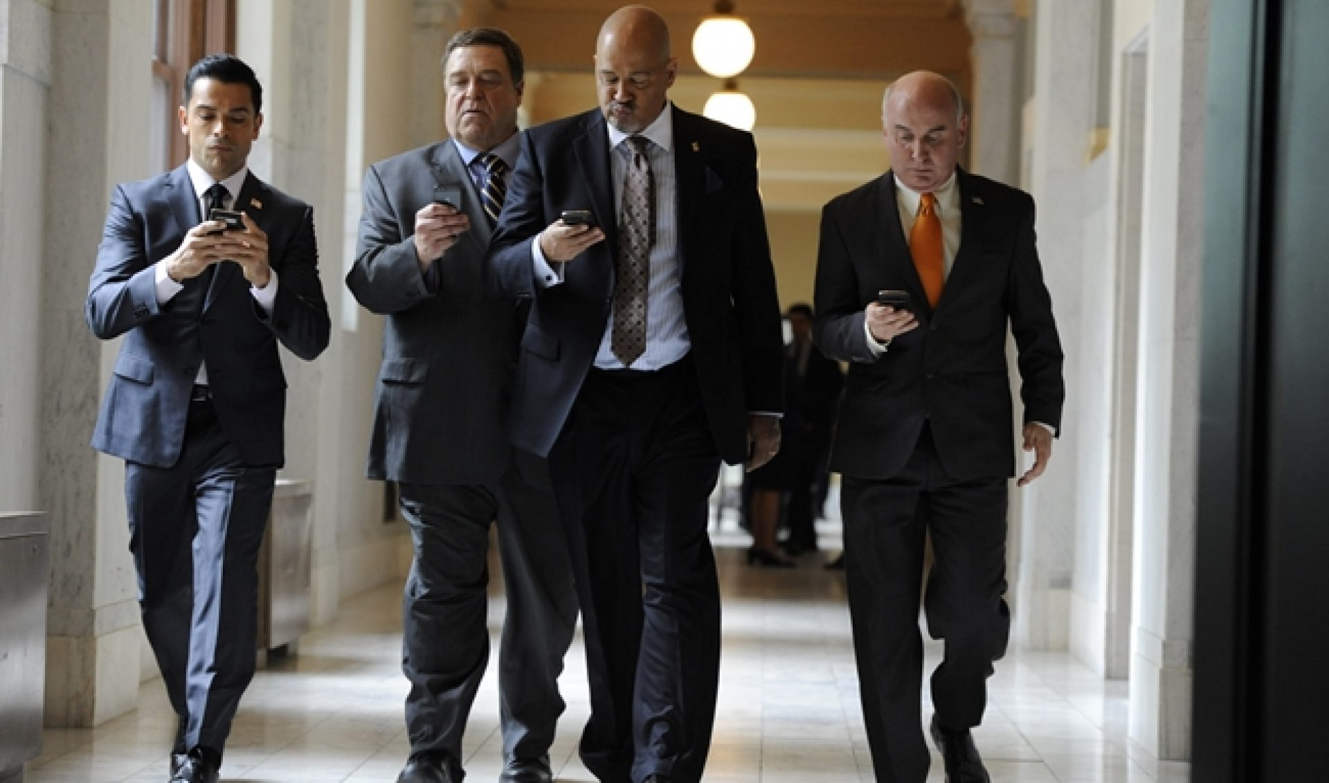 Amazon Comedy Pilots ‘Alpha House’, ‘Betas’ Among Full Series Pickups