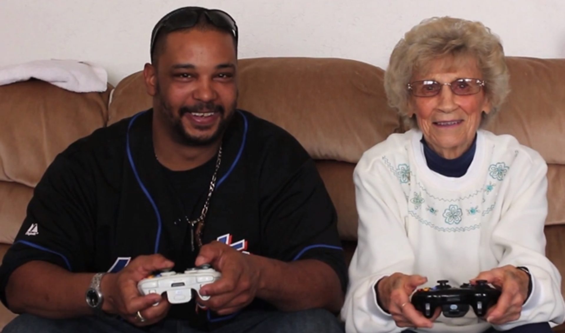 Indie Spotlight: ‘#nitTWITS’ Turns Tweets Into Sketch Comedy