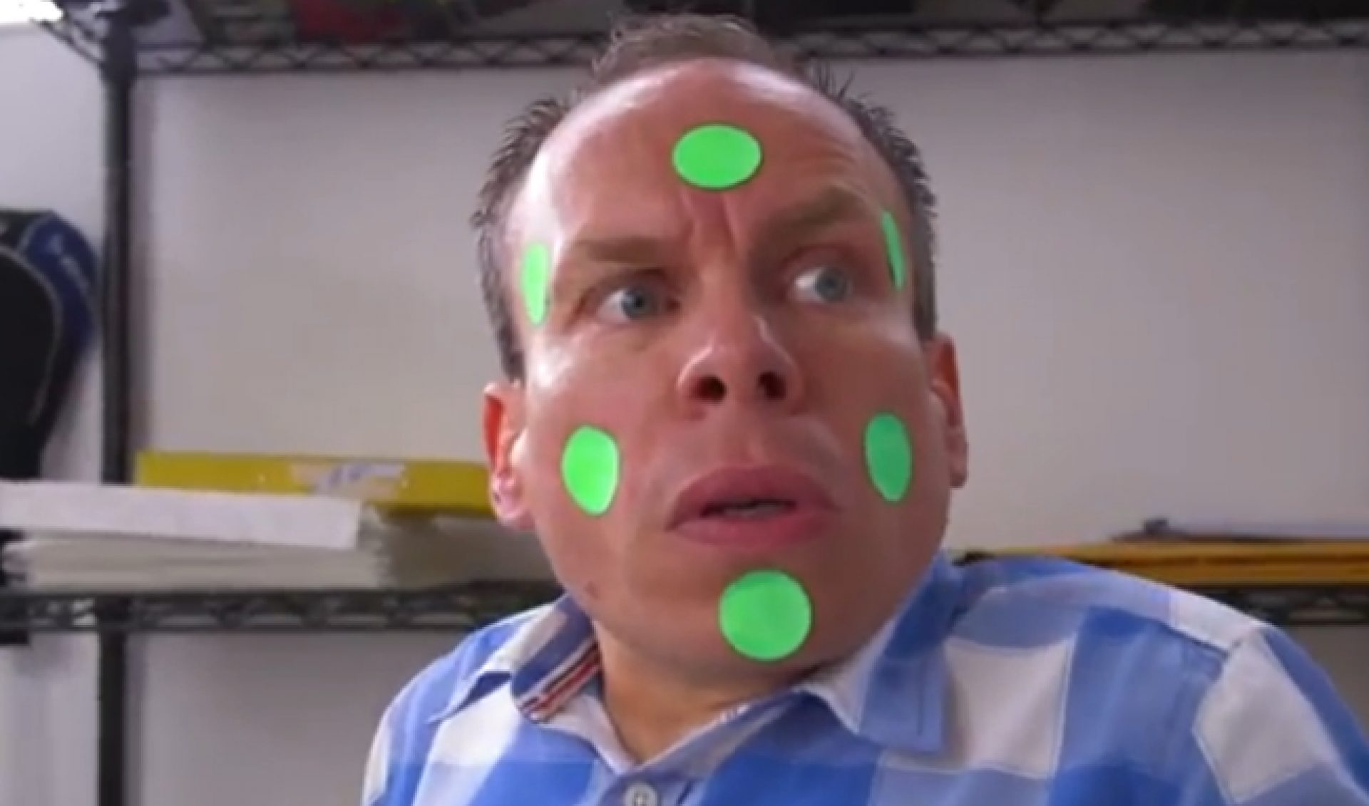 Warwick Davis Does A Great ‘Viral YouTube Cat’ Impersonation