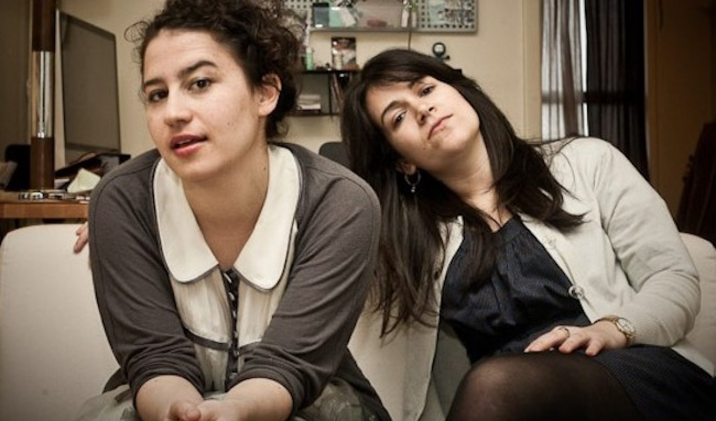 She chat to her friend. Broad City Greta. Ilana Bissonnette.