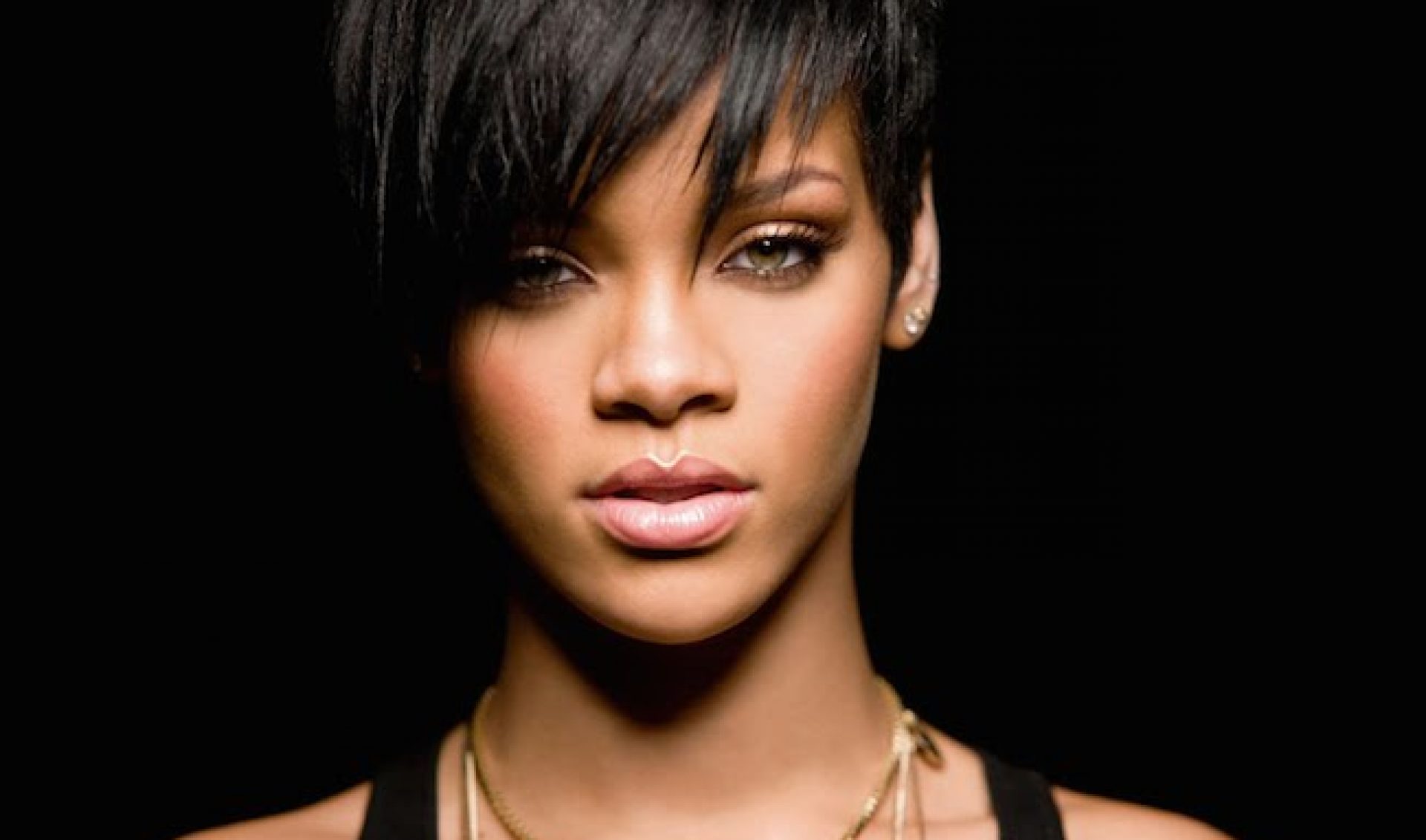 Rihanna Passes Machinima To Become Most Viewed YouTube Channel Of All Time