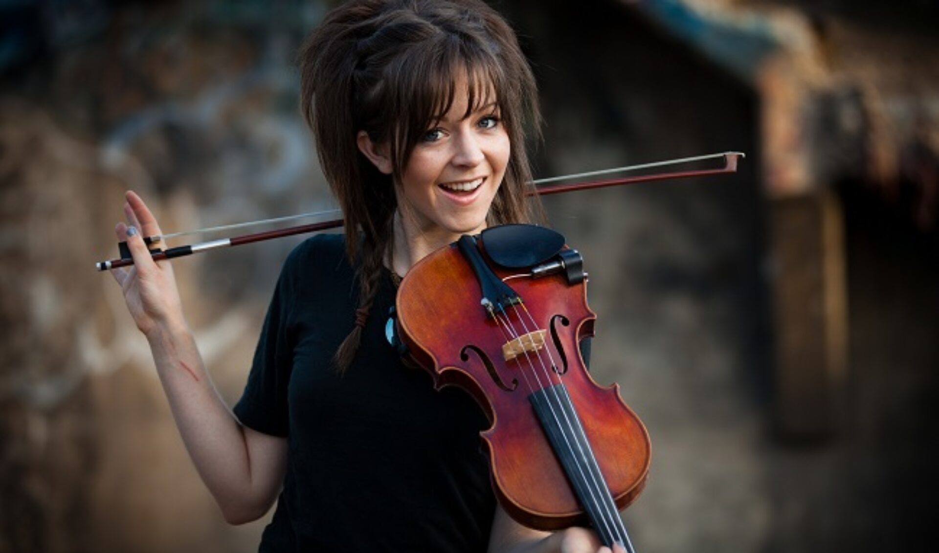 Lindsey Stirling Signs Deal With Maker Studios