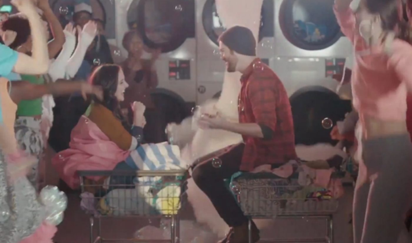 VH1 Stages A Laundromat Spectacle To Promote Its New Show