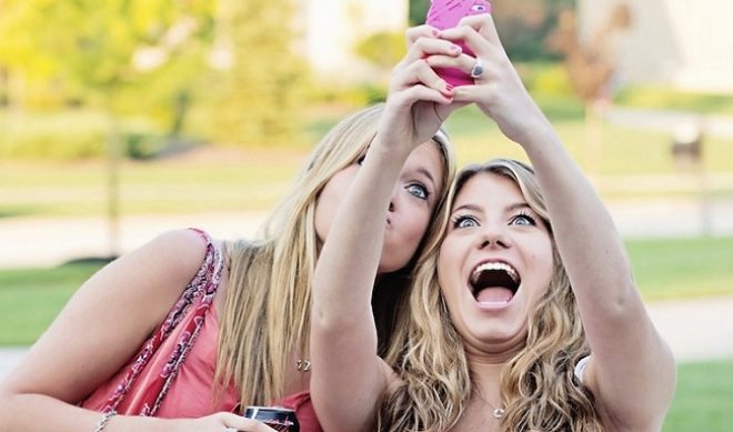 Study Reveals Higher Teen Use Of Snapchat, Instagram Among Wealthy Households