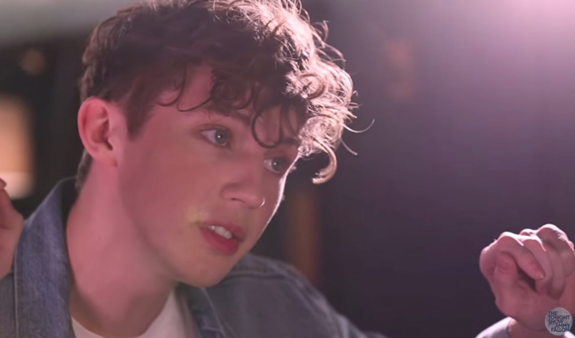 Troye Sivan Mashes Up Justin Bieber And Selena Gomez On ‘The Tonight Show’