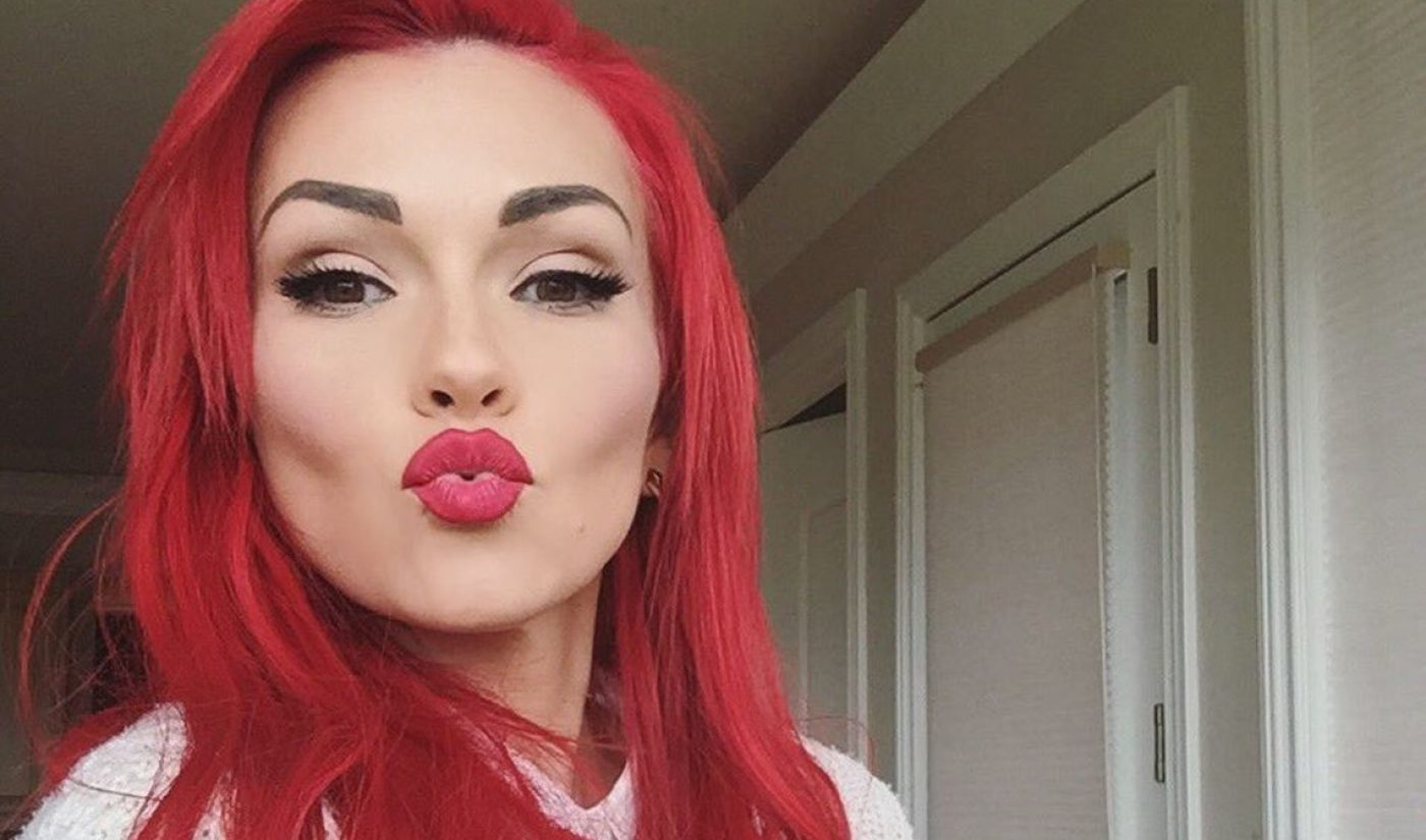 Awestruck, AwesomenessTV’s Digital Network For Millennial Moms, Signs Kandee Johnson