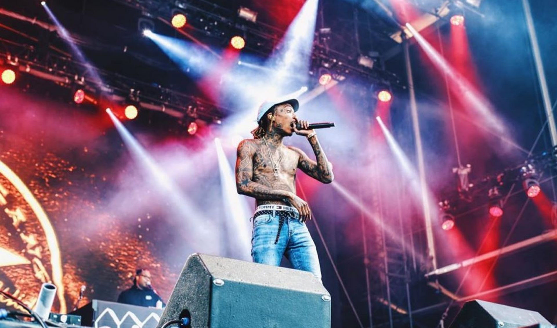 Vevo Reportedly Close To Deal With Warner Music Ahead Of Paid Subscription Service Launch