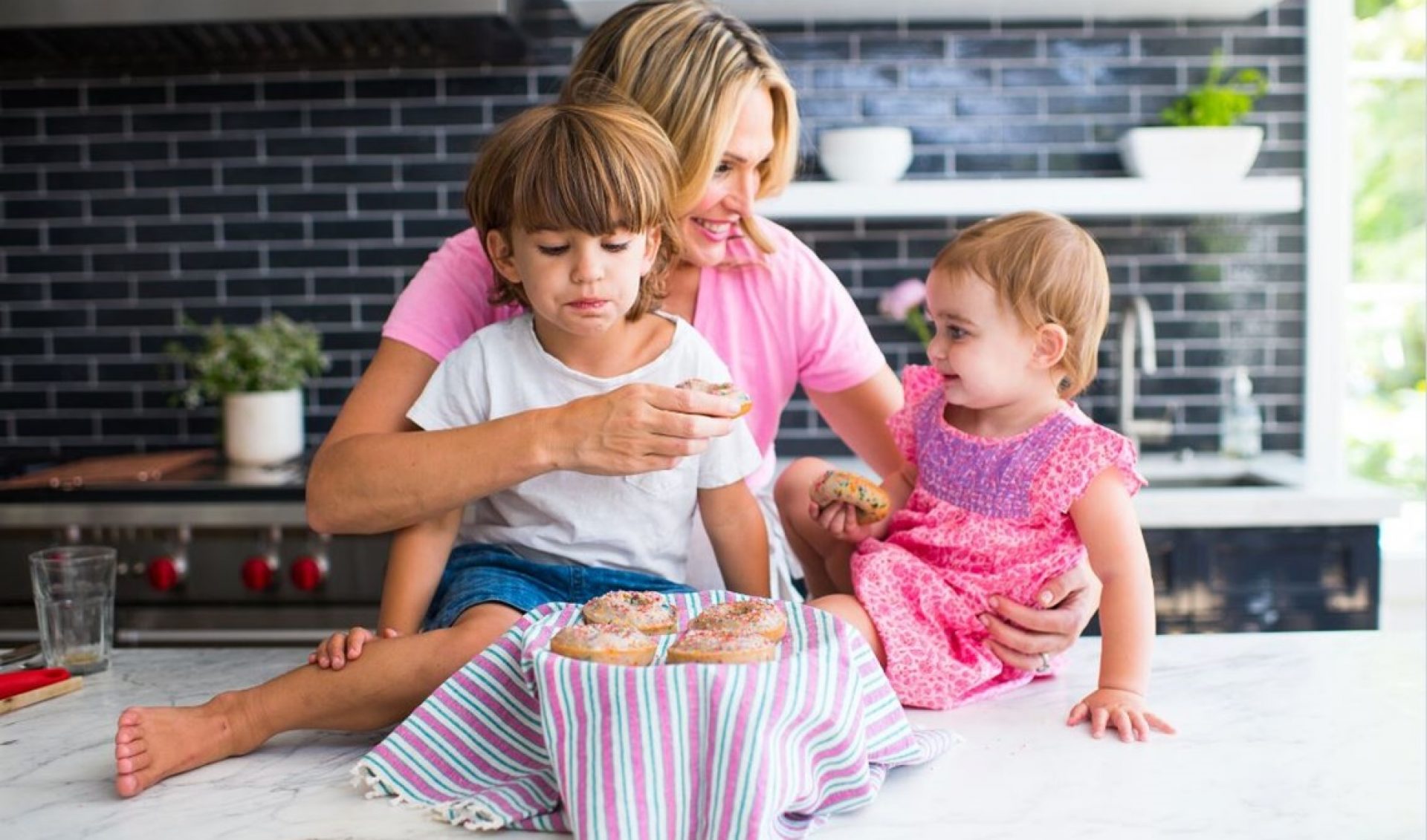 Molly Sims To Document Third Pregnancy On Relaunched Awestruck YouTube Channel