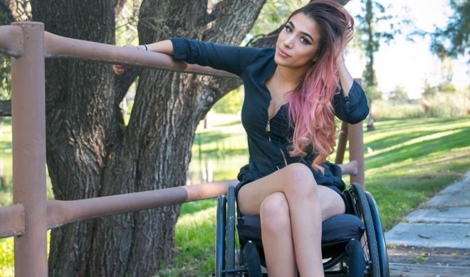 After Car Crash, This Quadriplegic Beauty Enthusiast Found Renewed Purpose In Vlogging