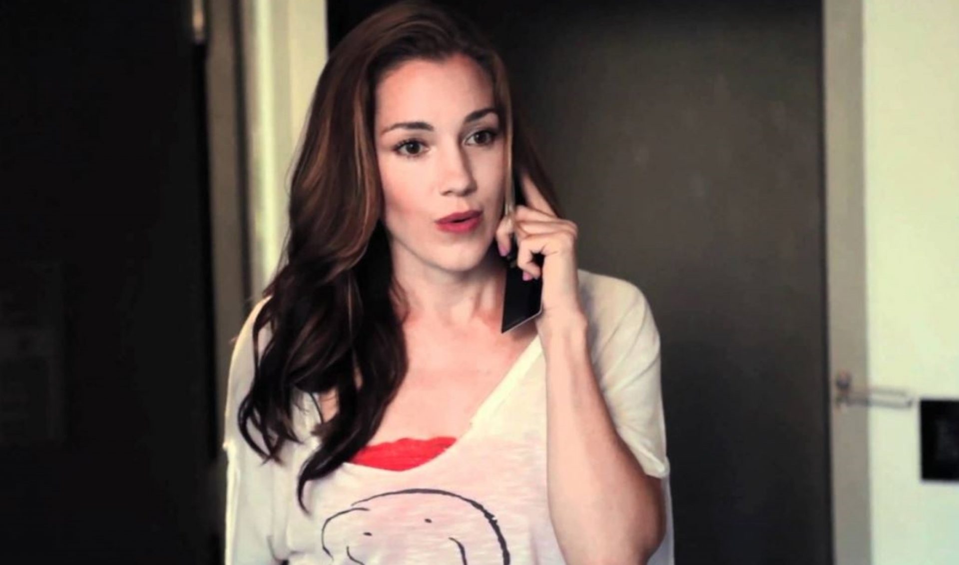 Carly Craig’s Online Dating Comedy, ‘Swipe Right’, Gets Greenlight At YouTube Red