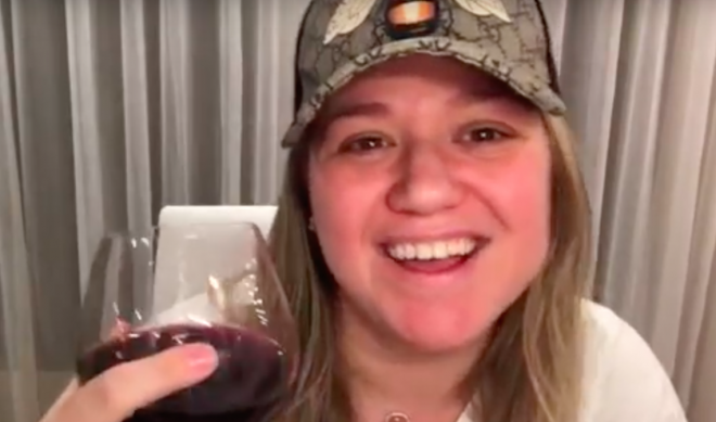 Kelly Clarkson’s New Web Series Shows Her Love For Meryl Streep