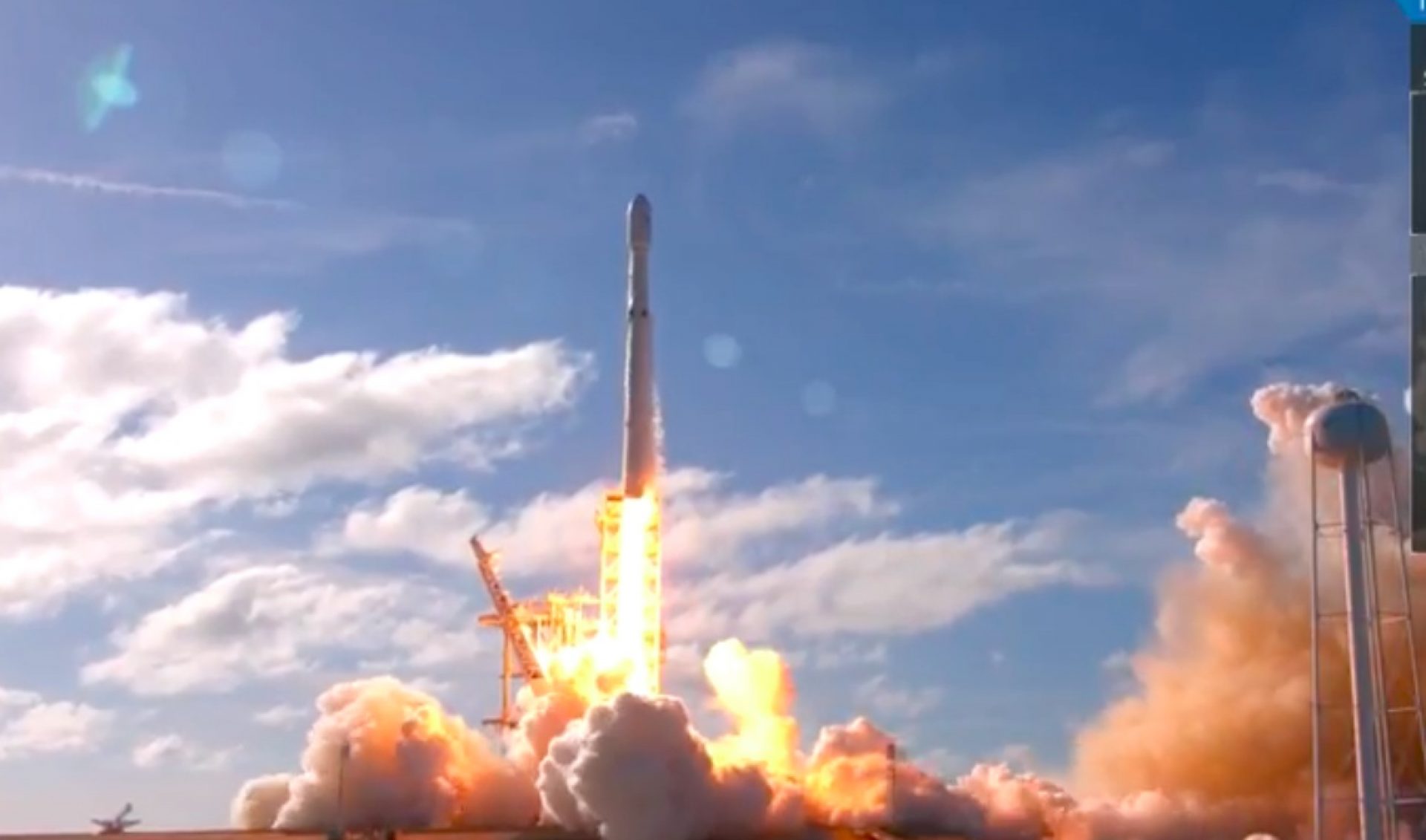 Live Stream Of SpaceX’s Falcon Heavy Rocket Test Peaks At 2.3 Million Concurrent Views