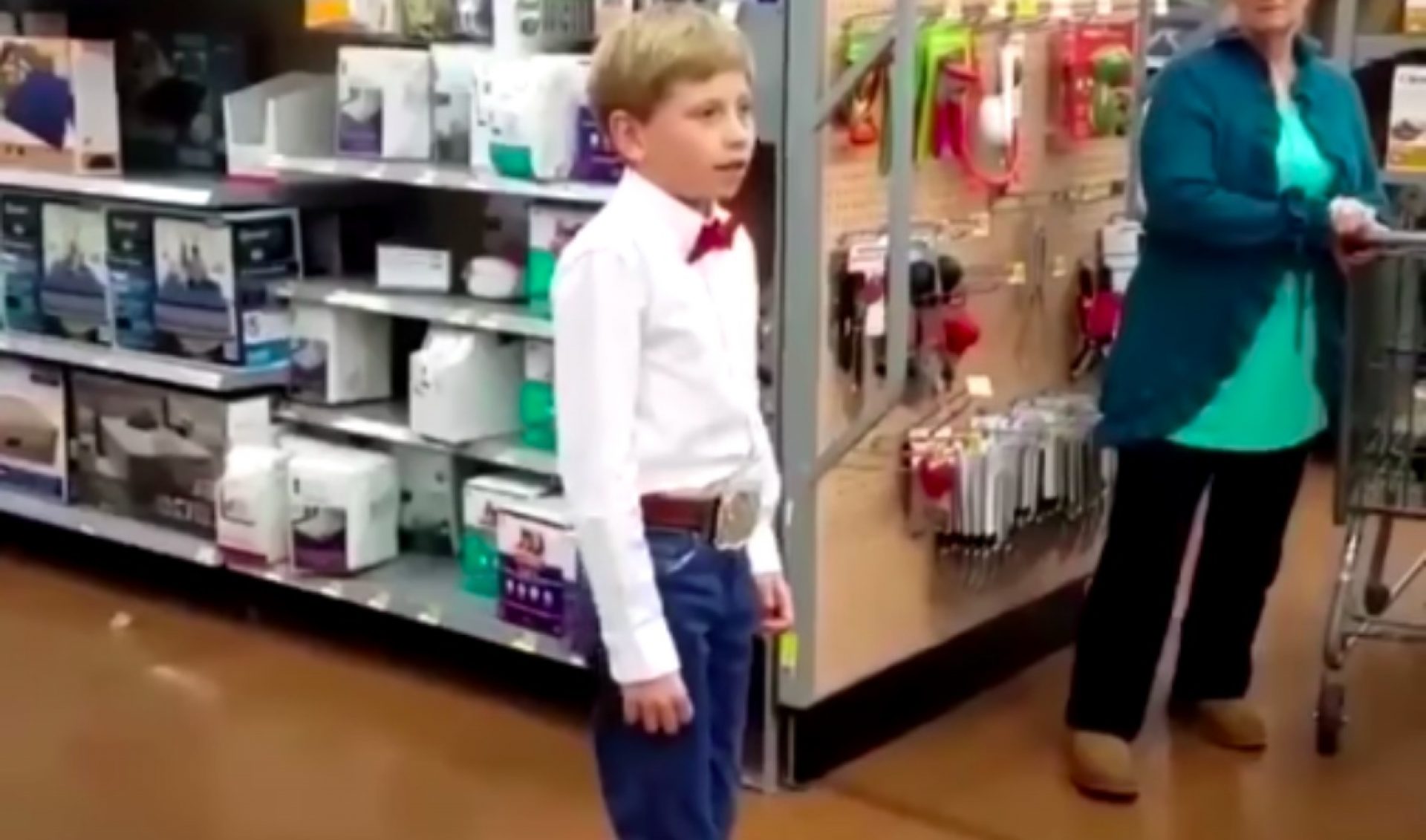 The Viral Video Star Who Yodeled In A Walmart Hung Out With Justin Bieber At Coachella