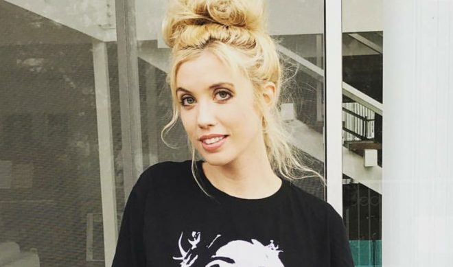 Facebook Stars, Including Laura Clery, Julius Dein, To Engage VidCon Attendees On Community Floor