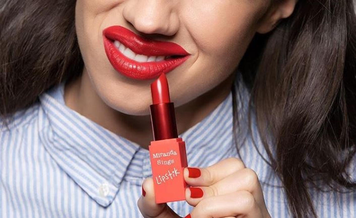 tømrer Advarsel undskyld Colleen Ballinger Launches Her Own Miranda Sings-Inspired 'Lipstik' Brand -  Tubefilter