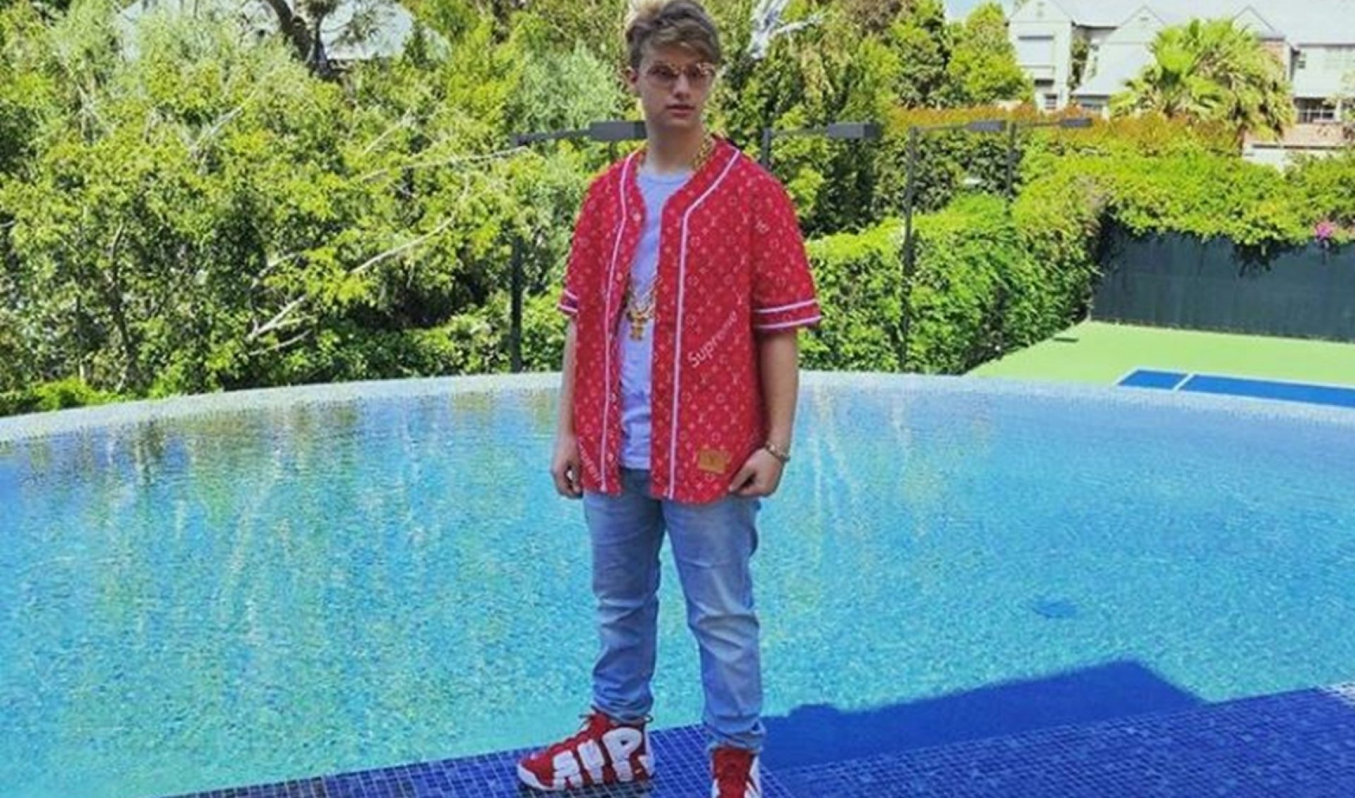 Team 10’s Justin Roberts Buys ‘Subscribe To PewDiePie’ Billboard In Times Square