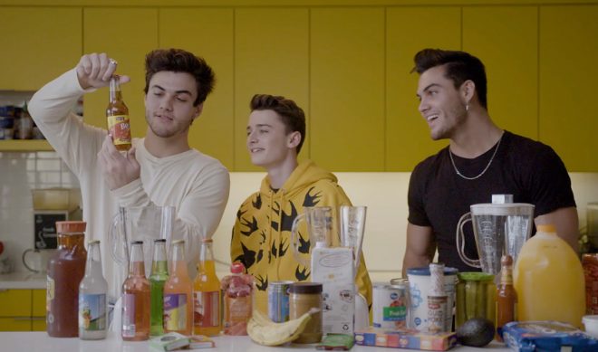 ‘Stranger Things’ Star Noah Schnapp Teams With Dolan Twins To Relaunch His YouTube Channel