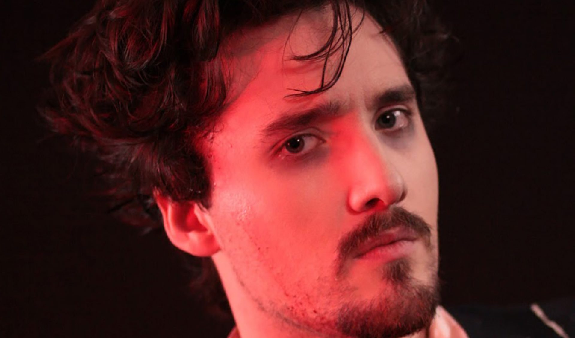 YouTuber Olly Thorn Raises $100,000+ By Livestreaming Shakespeare Readings Around The Clock For 4 Days