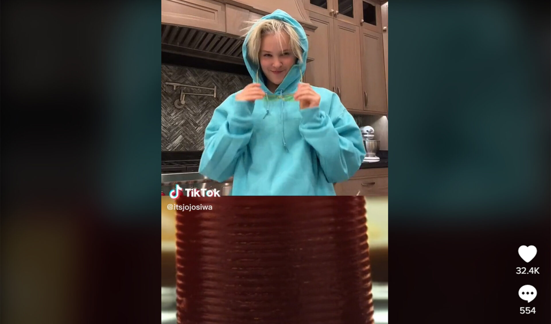 JoJo Siwa “wiggle wiggles” in Ocean Spray’s new TikTok campaign