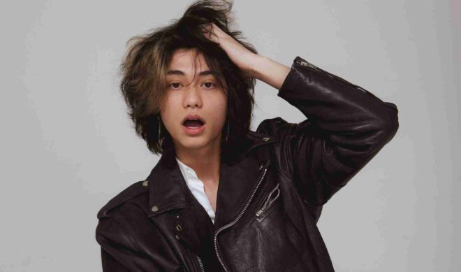 Millionaires: Tristan Clausen is studying the blade