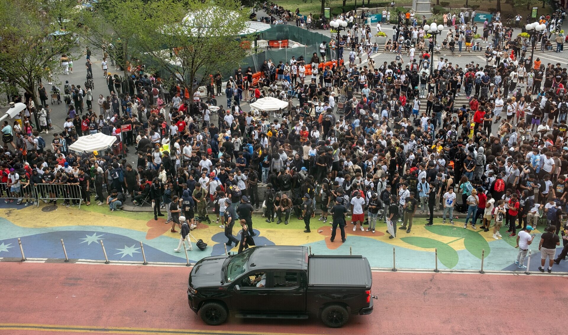 Kai Cenat avoids charges stemming from last year’s New York City giveaway melee