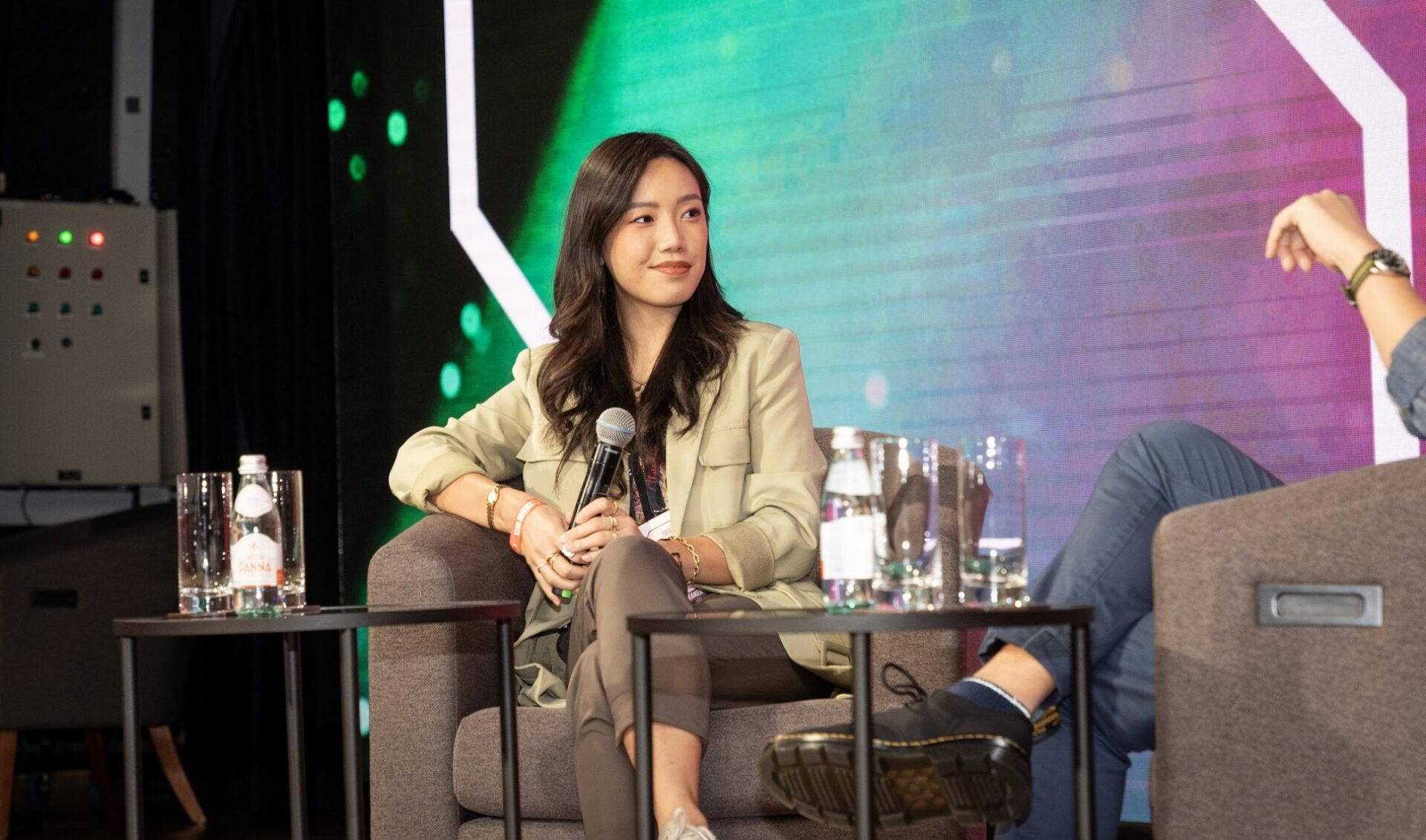 Roster helps creators hire qualified specialists. It just announced its official launch.