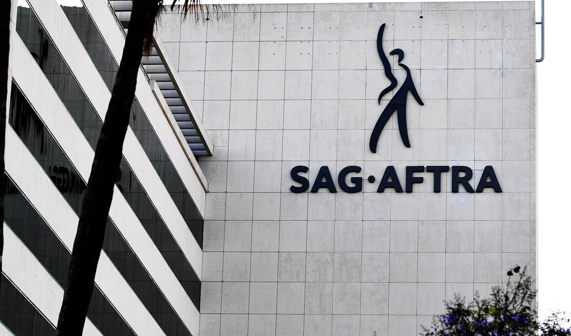 SAG-AFTRA plans to invite influencers into its ranks
