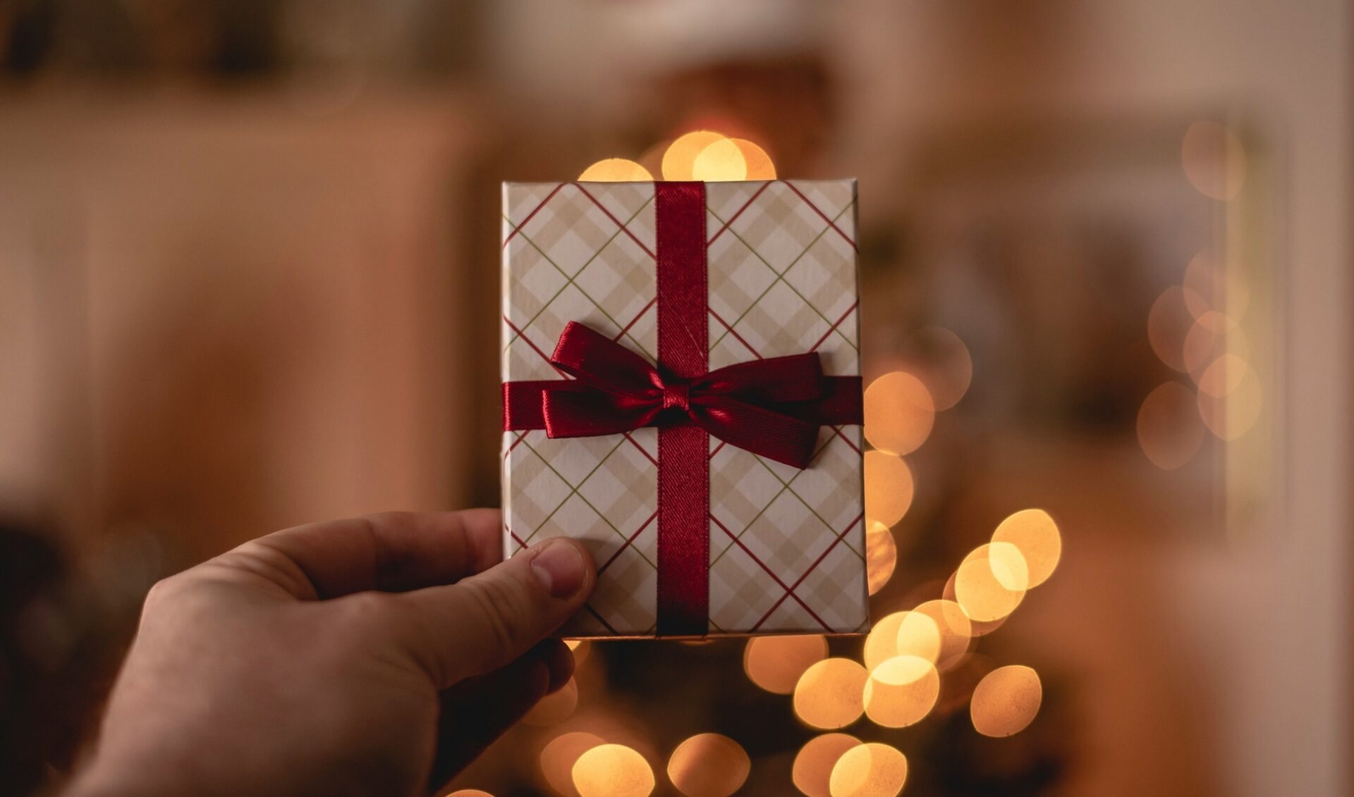 TikTok Shop tempts buyers and sellers alike with new gift cards and cash back