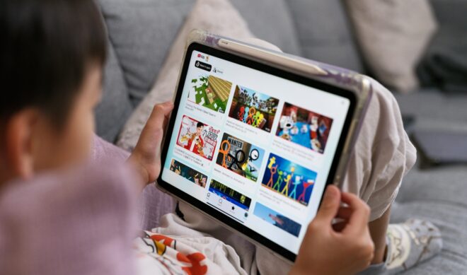Is there a right way to moderate children’s screen time? One approach may rise above the rest.